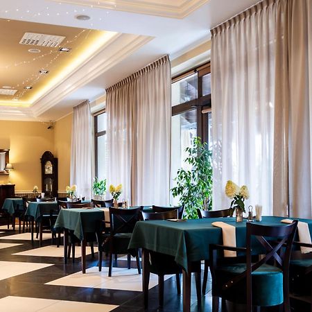 Hotel Kresowiak Семятиче Екстериор снимка