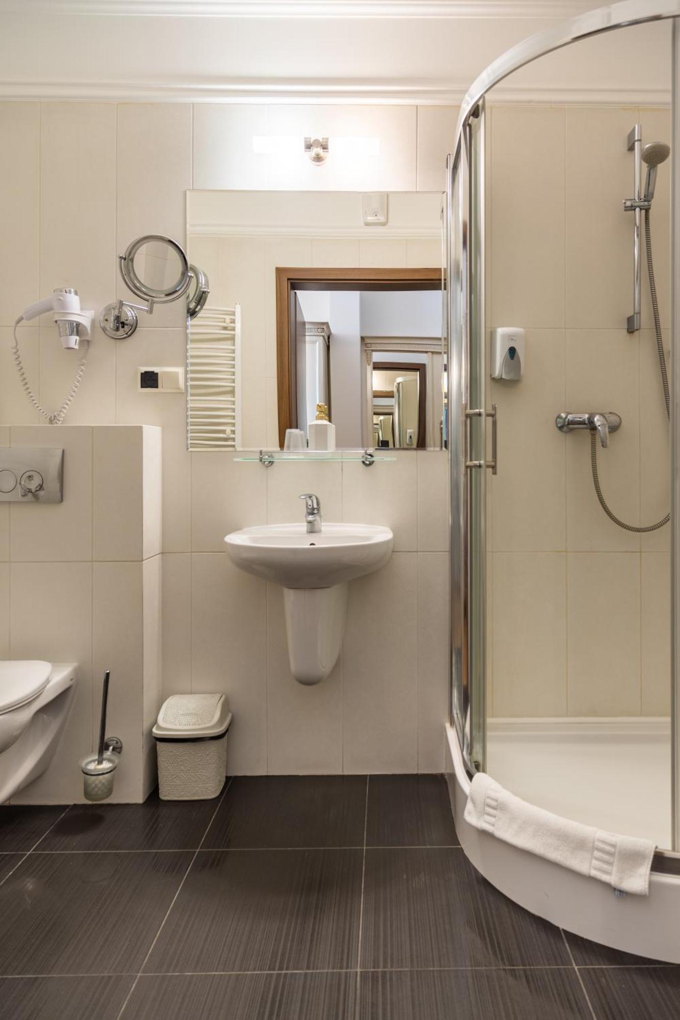 Hotel Kresowiak Семятиче Екстериор снимка