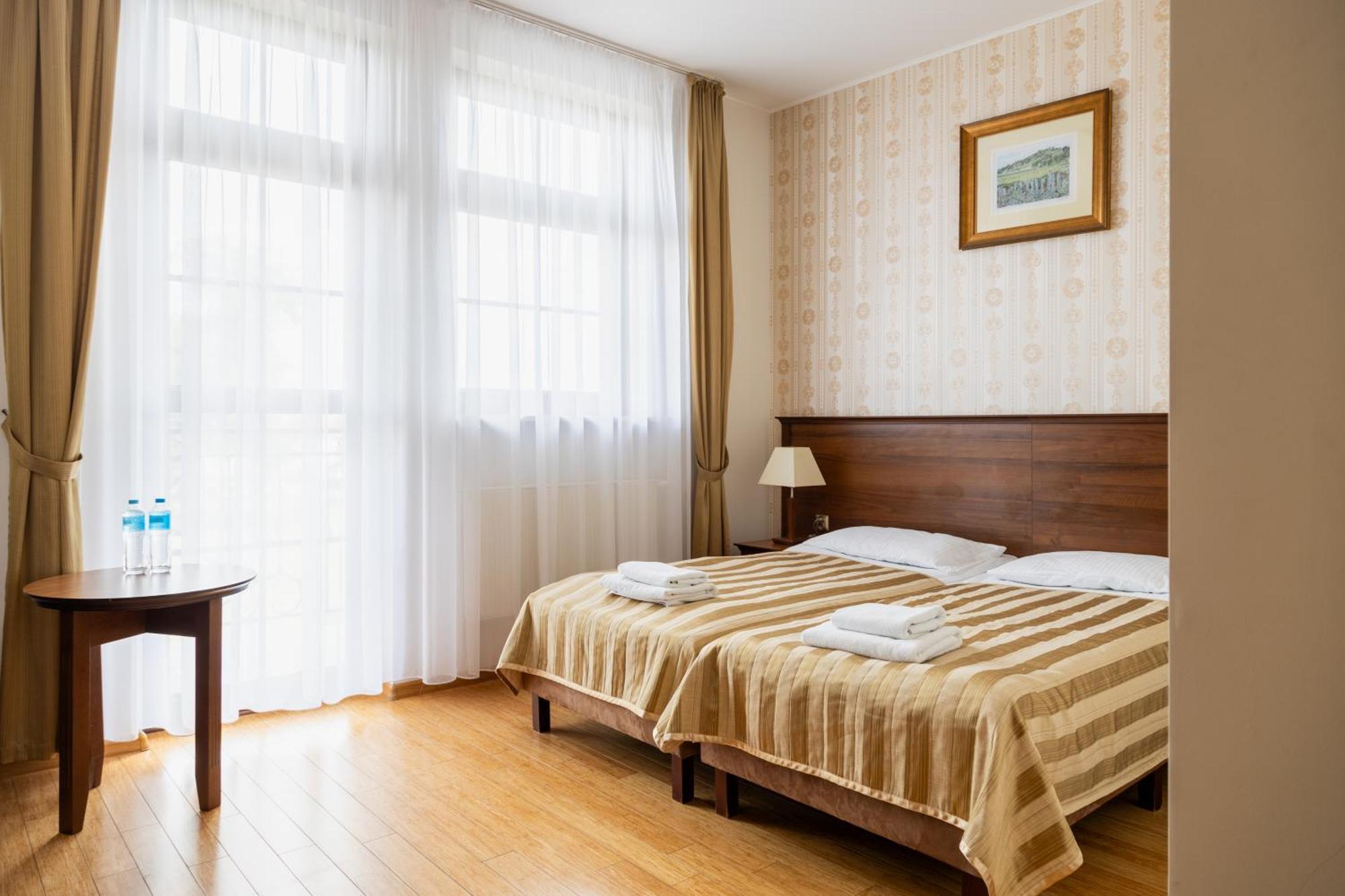 Hotel Kresowiak Семятиче Екстериор снимка