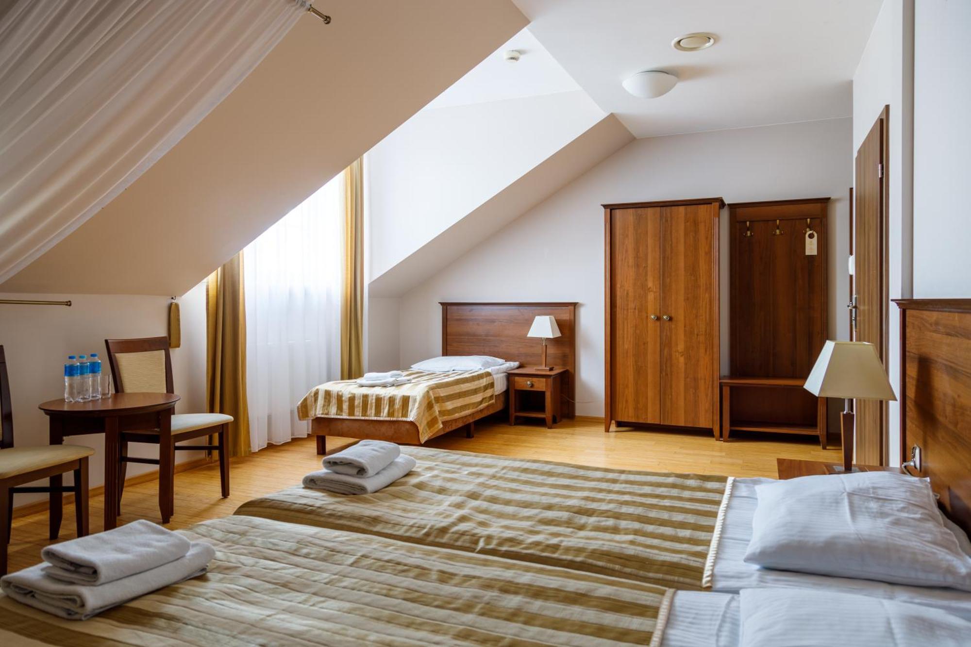 Hotel Kresowiak Семятиче Екстериор снимка