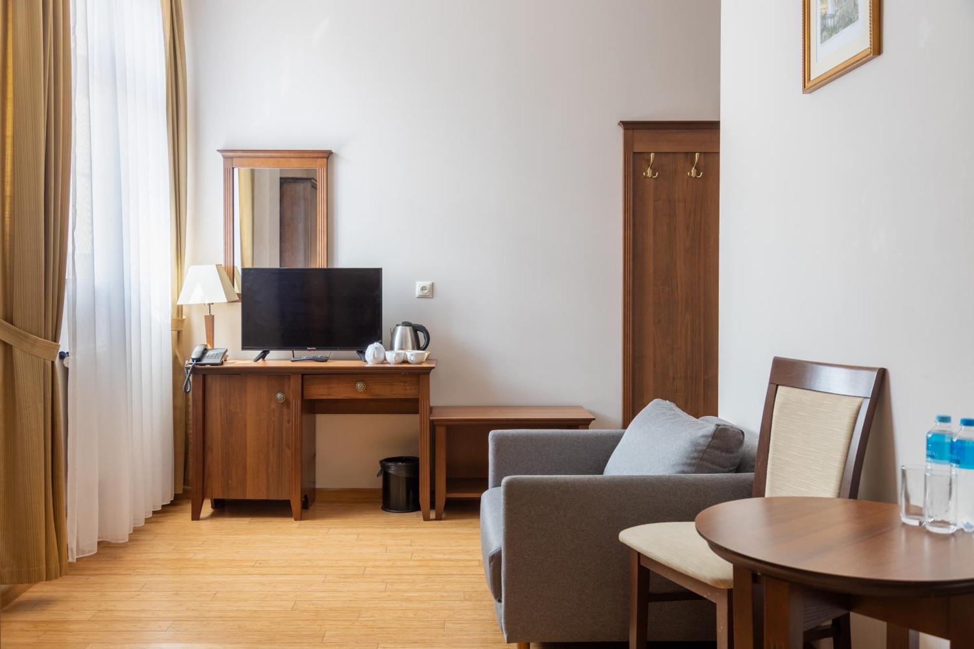 Hotel Kresowiak Семятиче Екстериор снимка