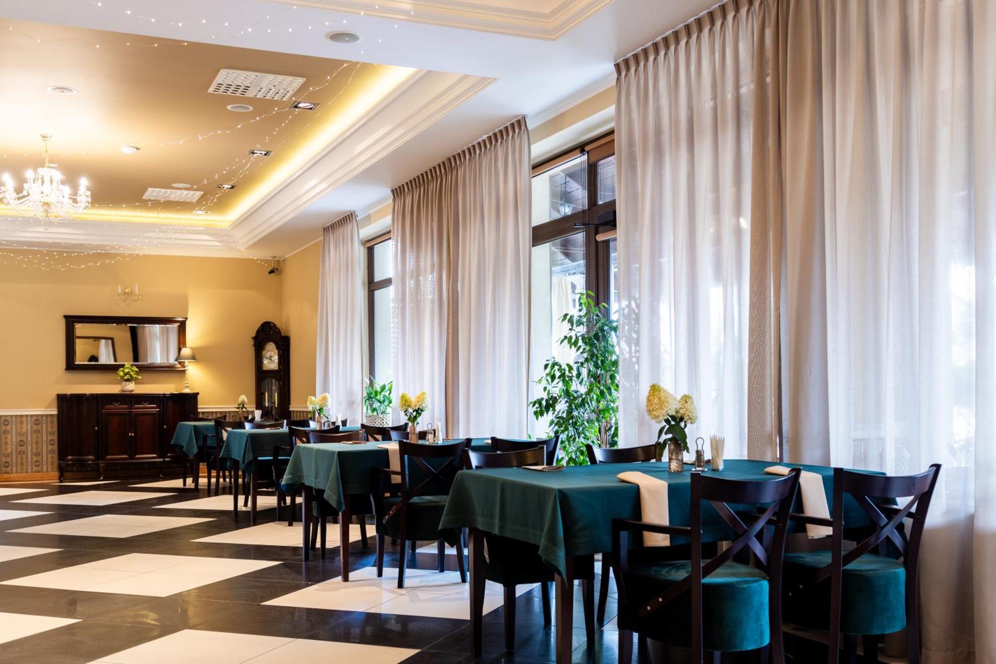 Hotel Kresowiak Семятиче Екстериор снимка