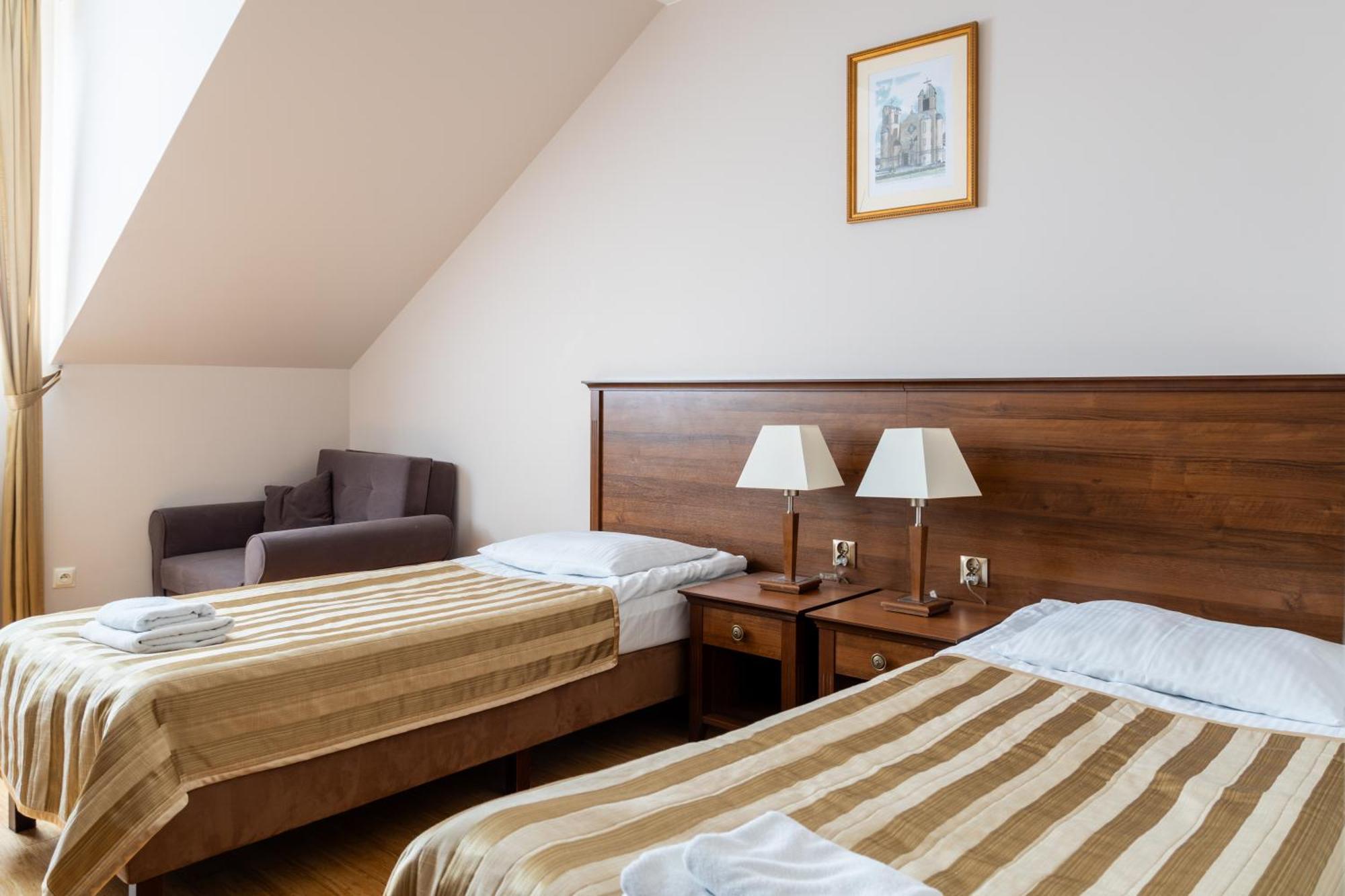 Hotel Kresowiak Семятиче Екстериор снимка
