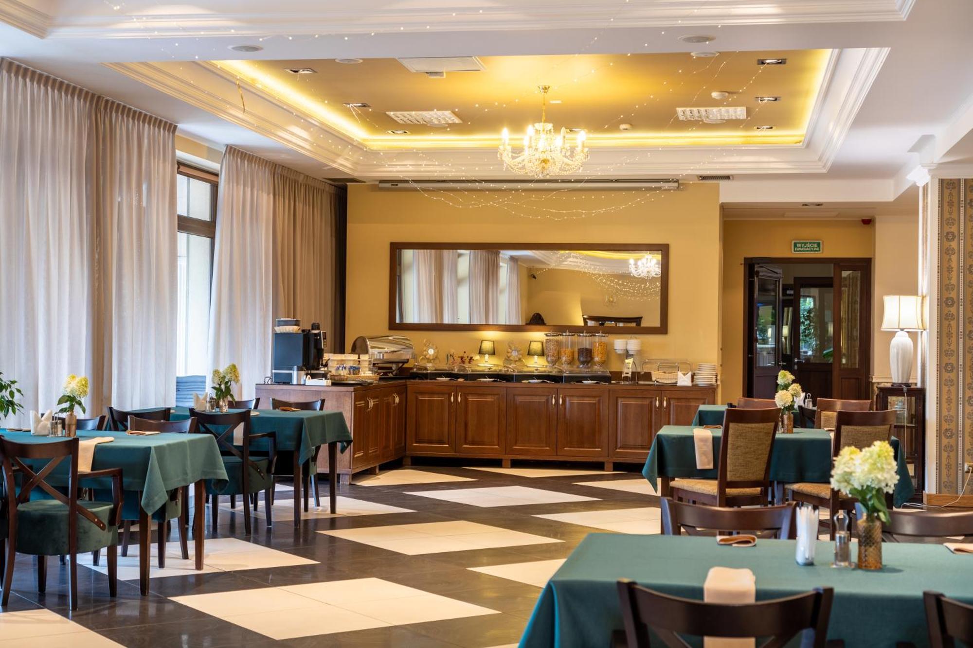 Hotel Kresowiak Семятиче Екстериор снимка