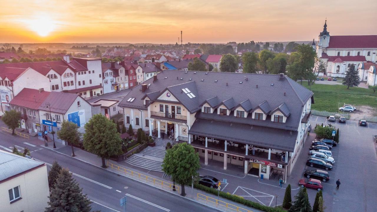 Hotel Kresowiak Семятиче Екстериор снимка
