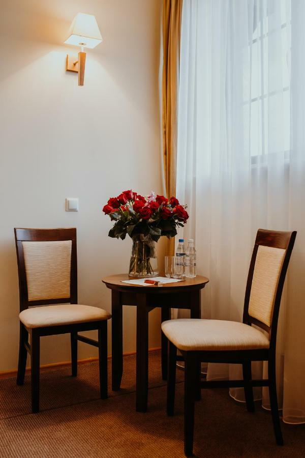 Hotel Kresowiak Семятиче Екстериор снимка